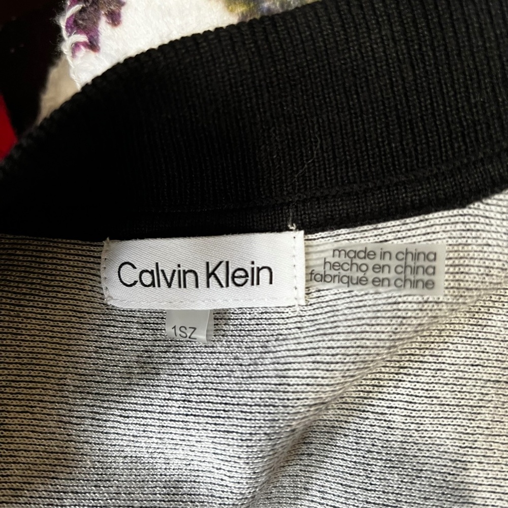 CALVIN KLEIN BLACK & WHITE PONCHO/ FRONT ZIP/ 1SZ